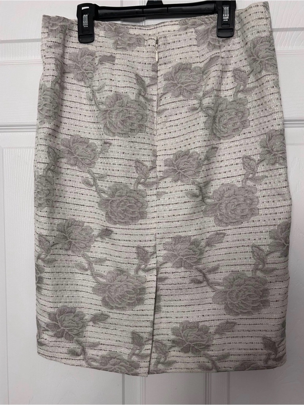 Ann Taylor Sz 4 Floral Embroidered Pencil Skirt - Picture 2 of 4